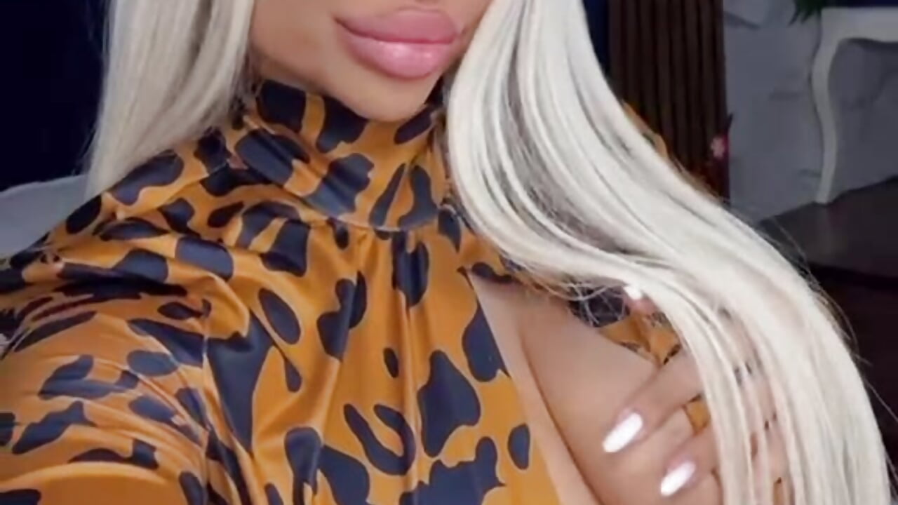 intro – video od webkamerové modelky Claire_LJ