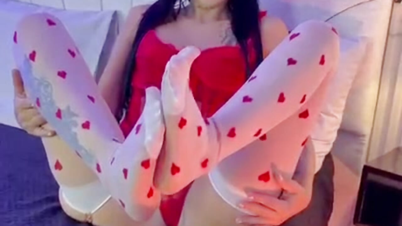 do you like my heart pantyhose ? — filmik Chloe__Brm, modela(-lki) na kamerkach