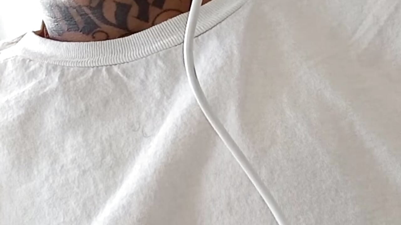 Te invito a contar mis tatoos – video modela na kameri eemilio3