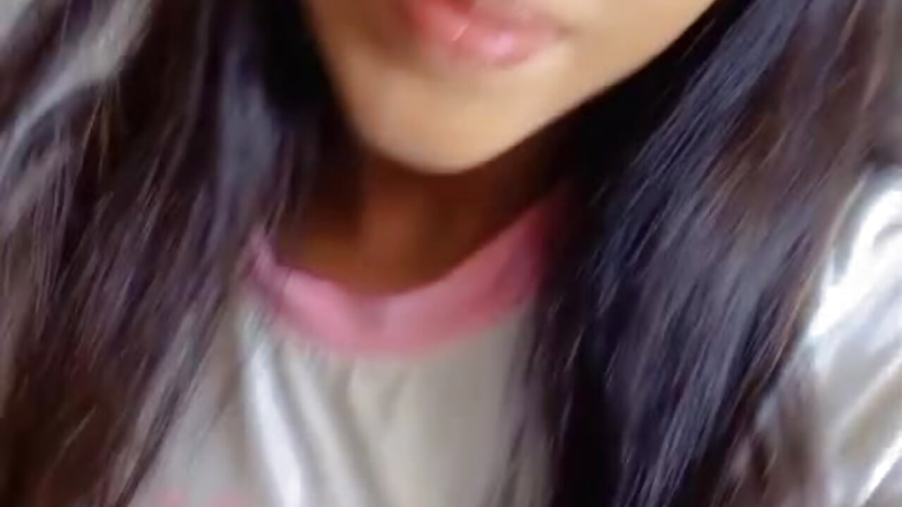 And if we give each other a few kisses 💋😏 - Vídeo de Tarah_Miller, modelo de vídeos