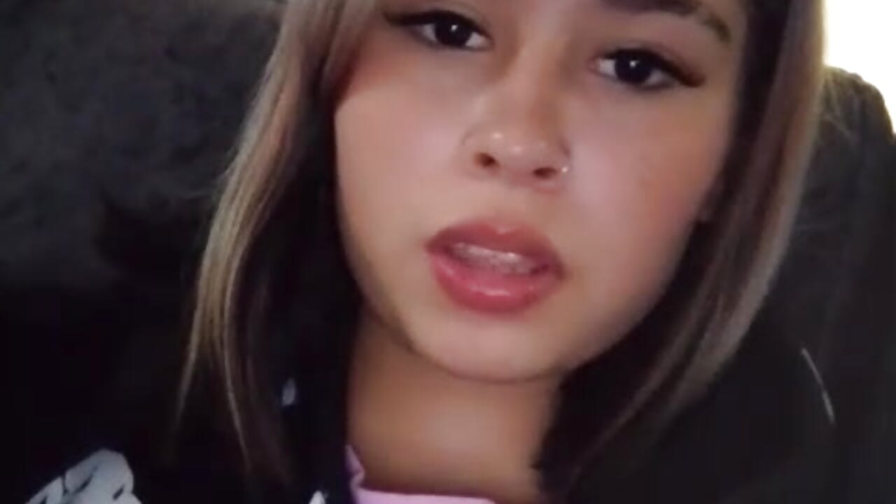 Tengo 18 años – video modela na kameri Sweety_Red