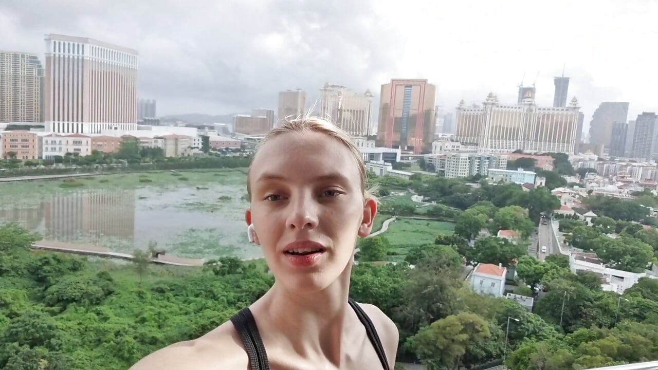 Plumeria Soft – video od webkamerové modelky CoddingSatan