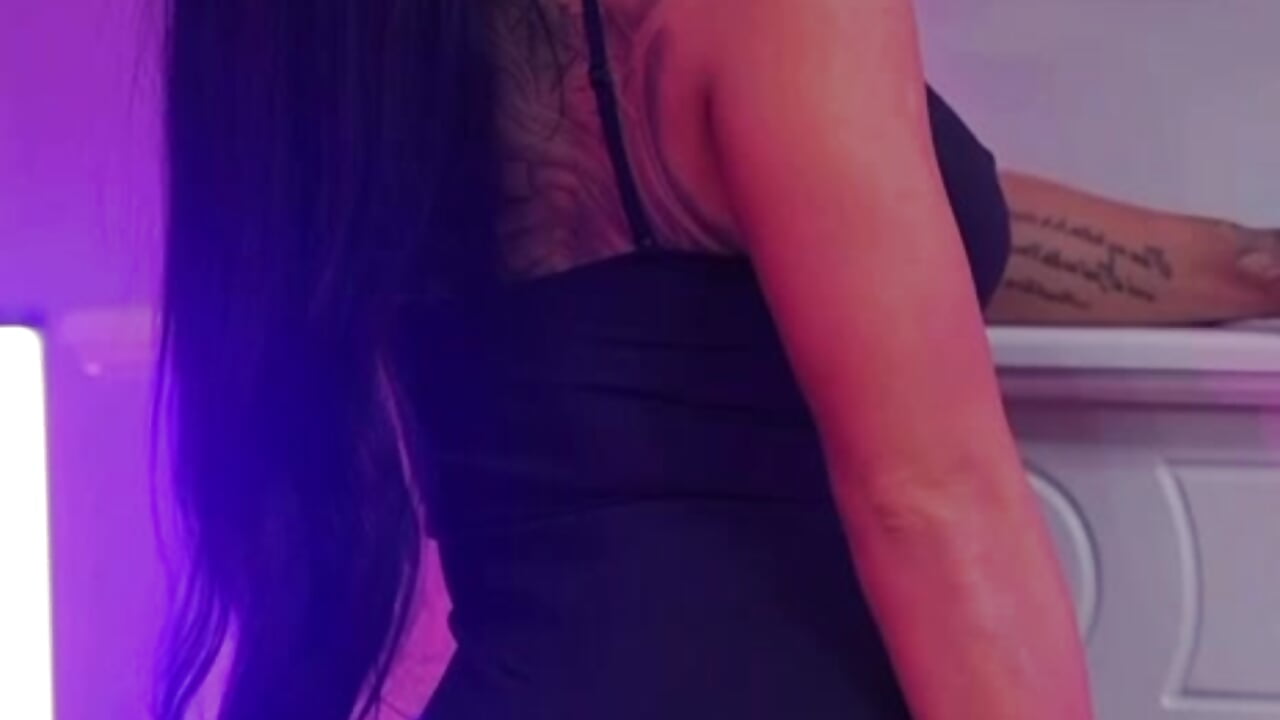 "You can be my crazy, I'll be your insane..." - video van FlexaNoire cam-model