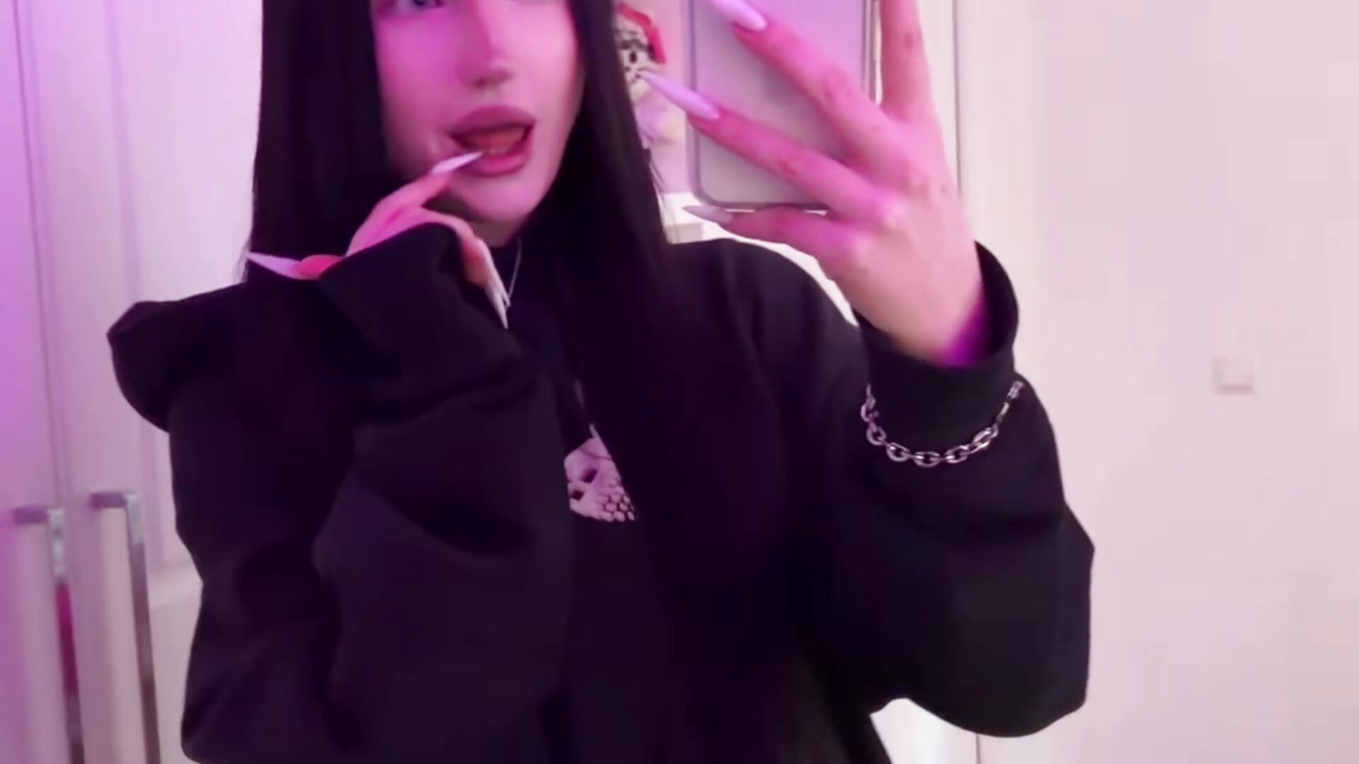 Cutie me - video oleh model kamera UnLauder