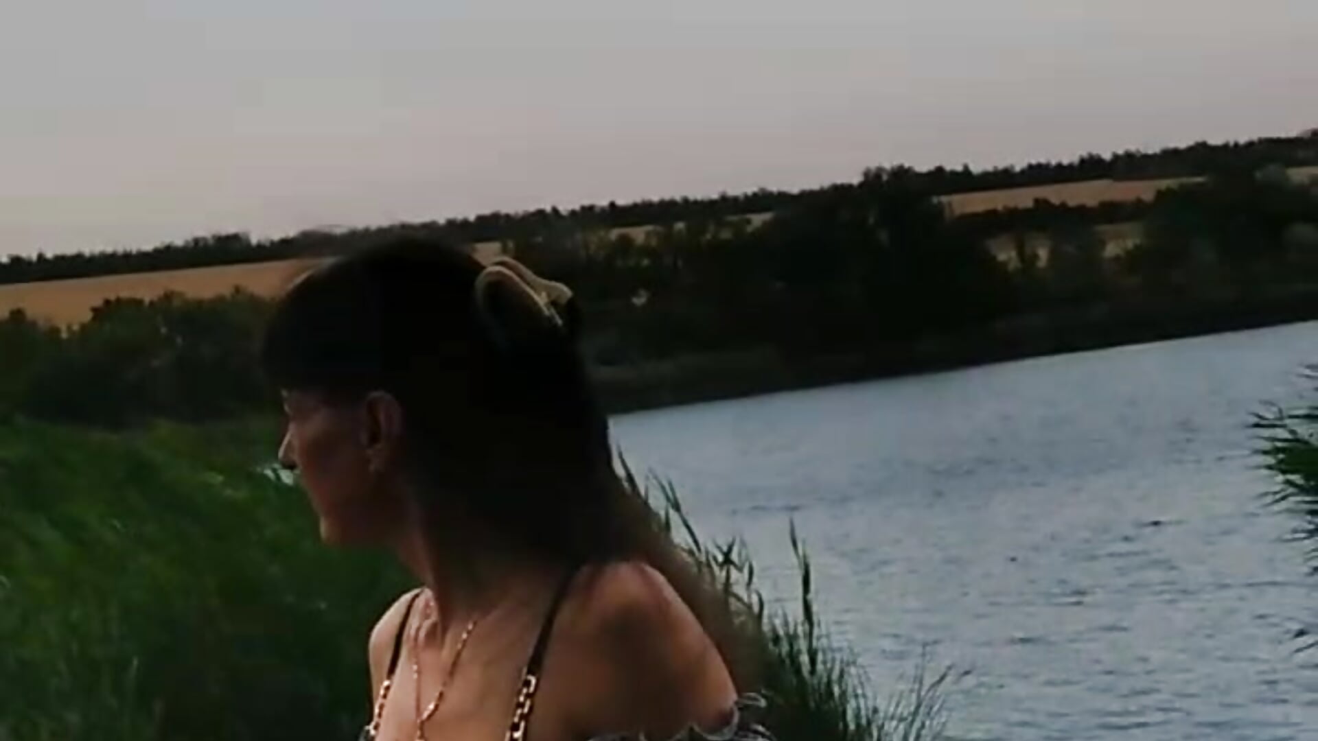 Tell me what u love? - video di JosieLuv modella di cam
