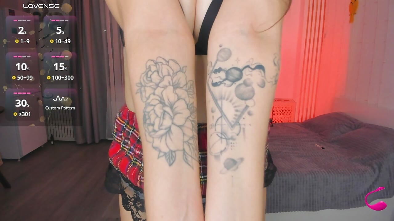tattoo – video modela na kameri milly_brownn_