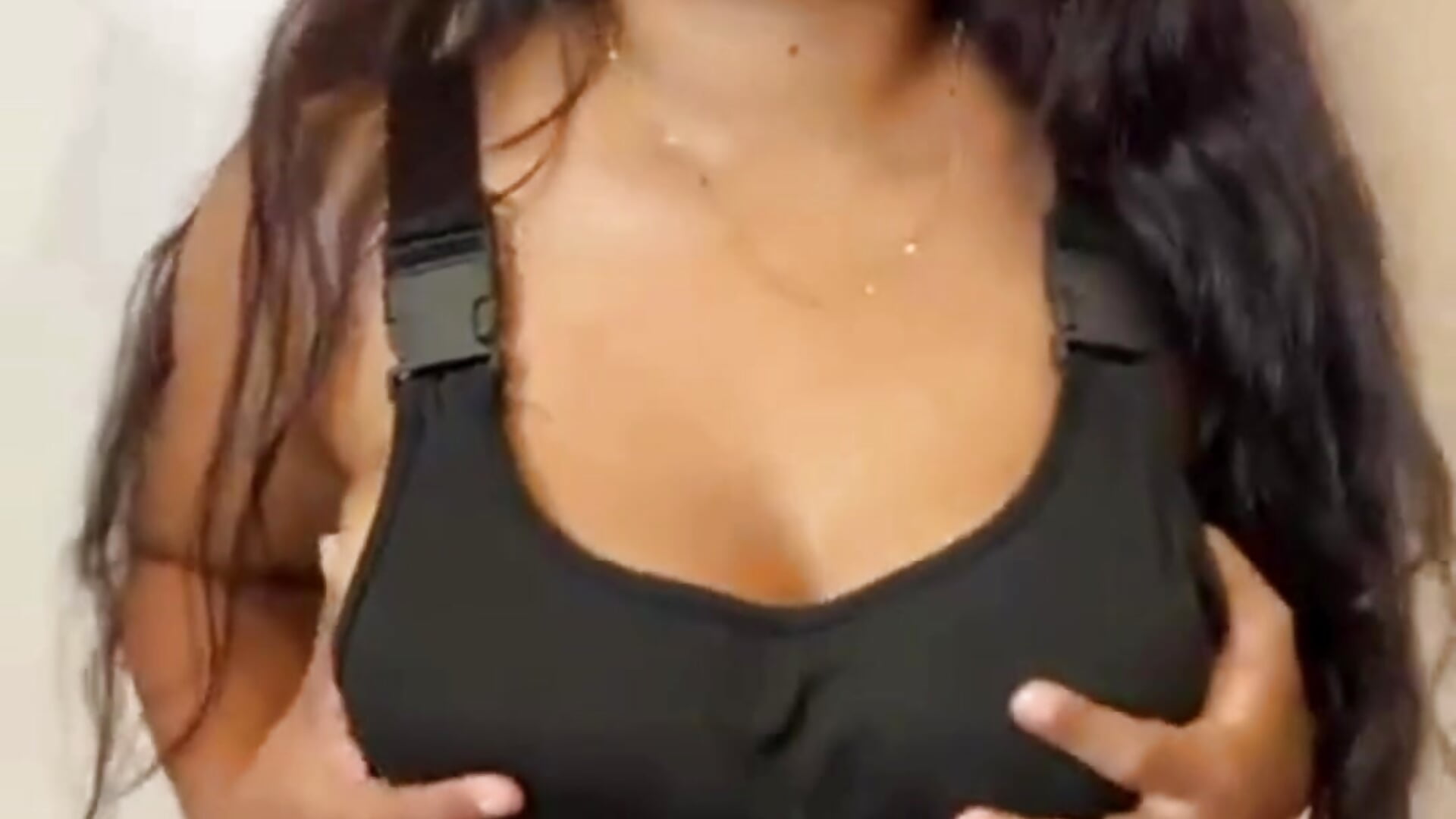 mmm my body 🔥🔥🔥 - video di AmaraVargas modella di cam