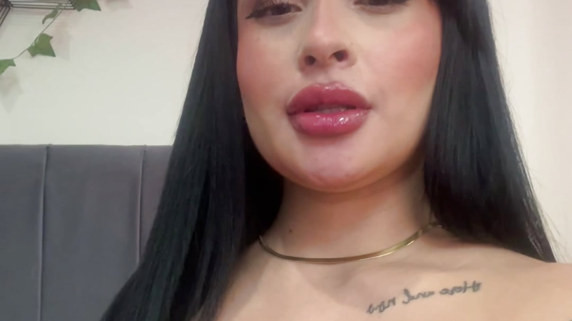 🤭🔥 - video by Lisagh_ cam model