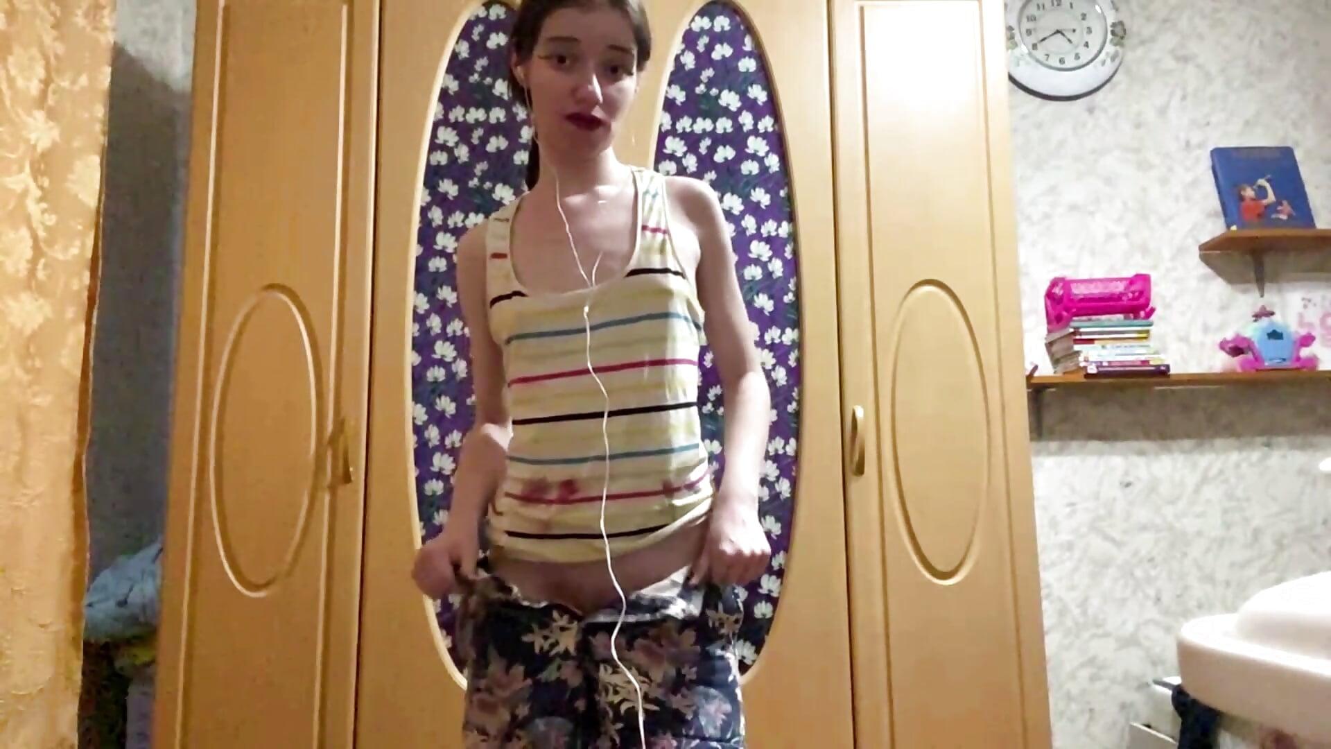 i'm teasing u with shorts - Vídeo de bambaIbii, modelo de vídeos