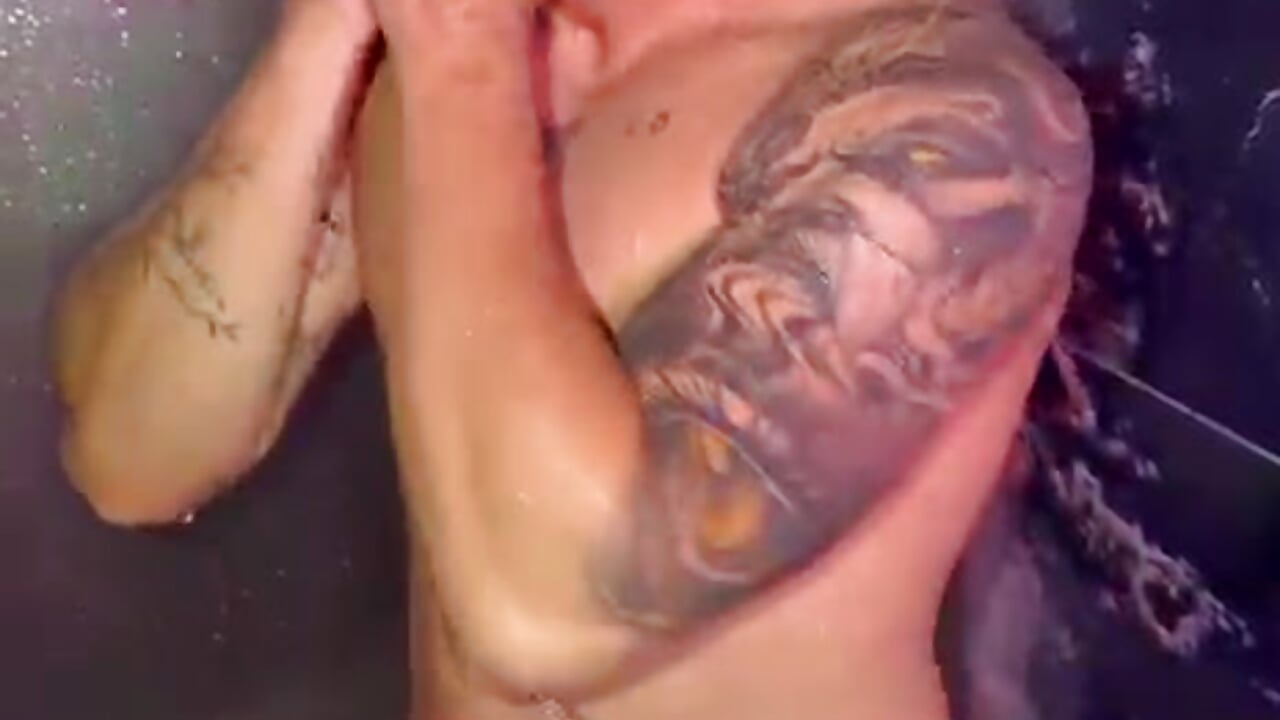🥵 How about we share this shower? - video by GabrielX77_