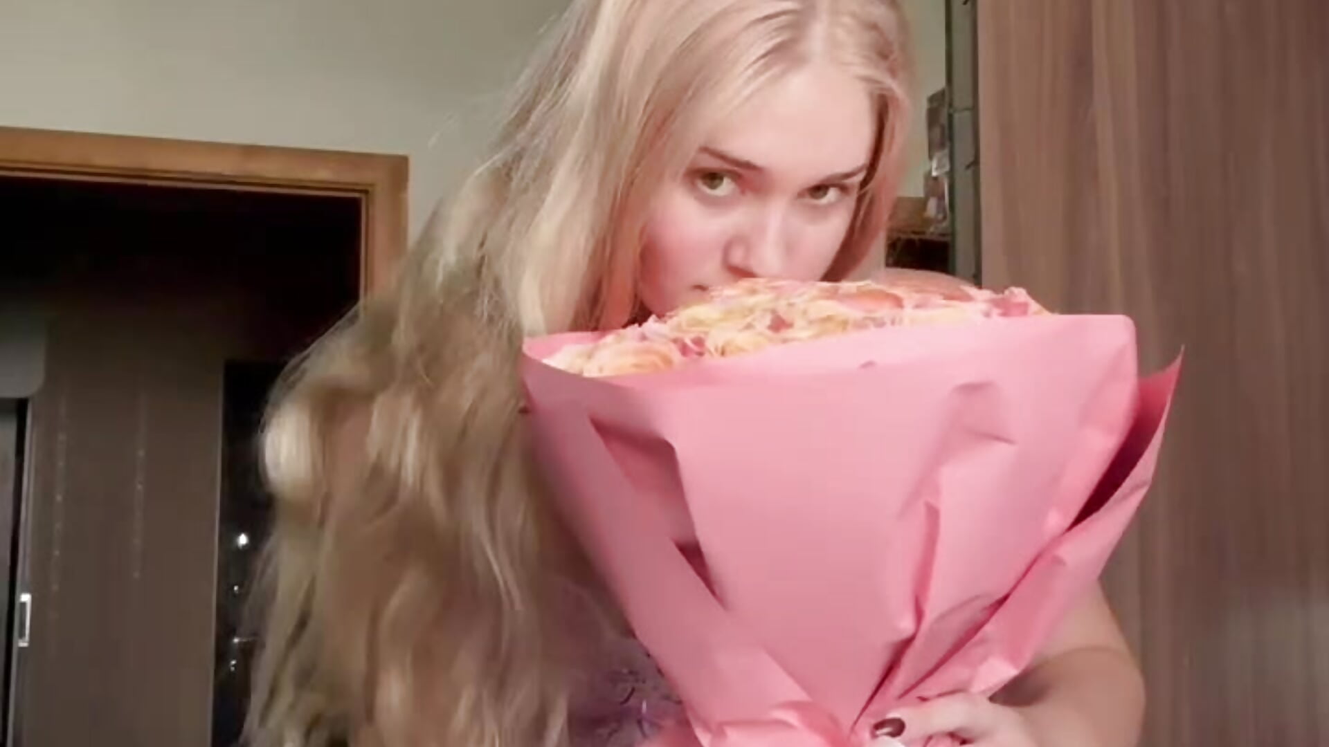 favorite flowers and me - Vídeo de NellyLasttryz, modelo de vídeos