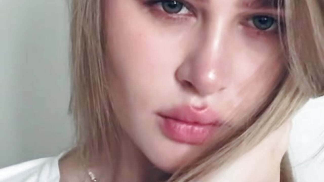 hi - 視頻由 Caroline_054 主播提供