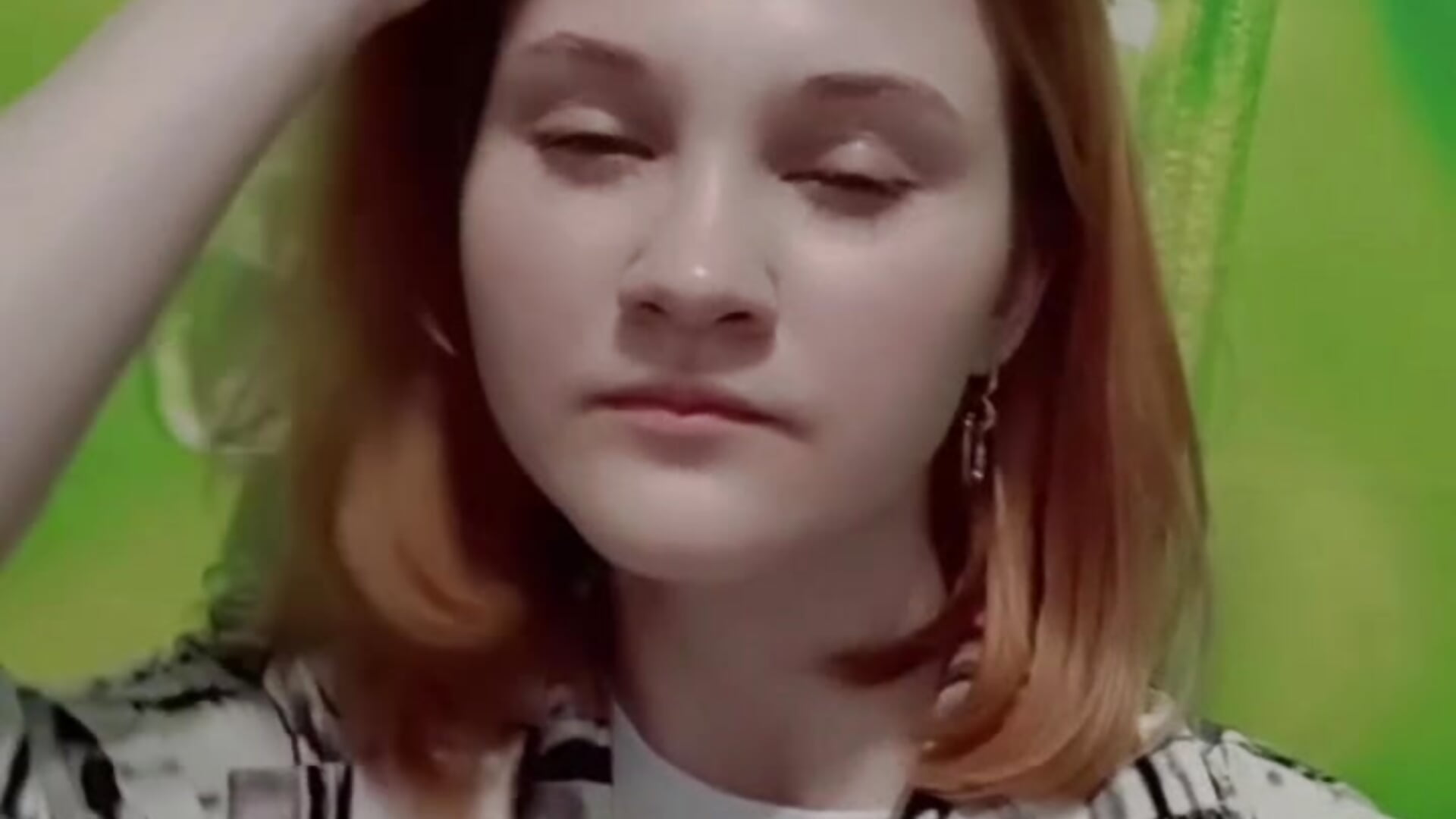 ^ ^ - vídeo de ClaudetteShahim modelo de câmara