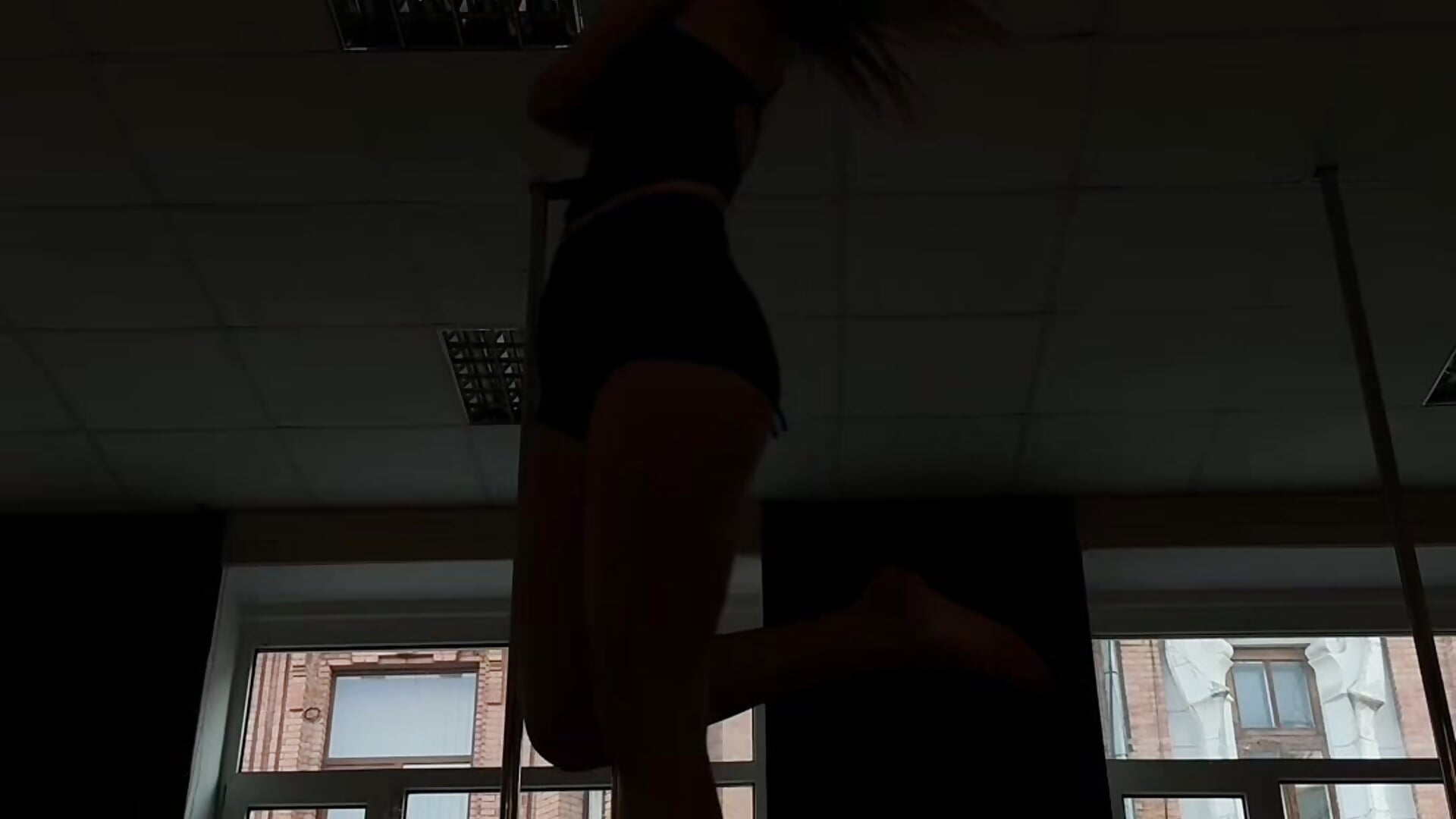 pole dance - βίντεο μοντέλου valerriaaa