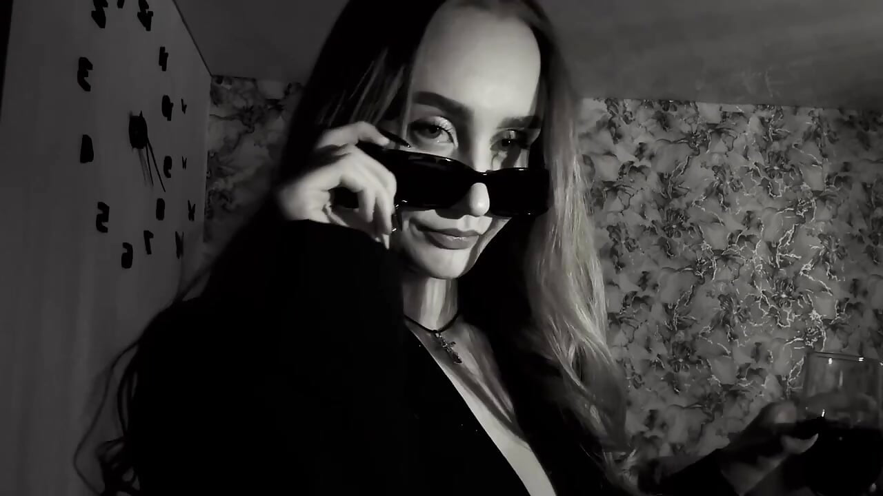 dark - Vídeo de KimikoFolwell, modelo de vídeos