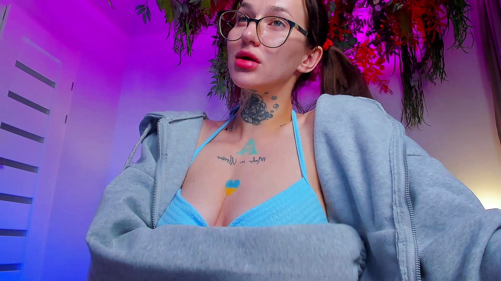 sexy – video od webkamerové modelky LoraPalms