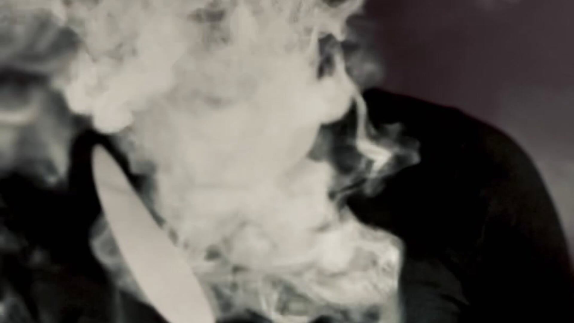 Smoke – video od webkamerové modelky DiethelmSun