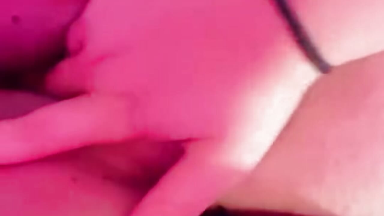 Come closer… you might not be able to look away 👀💕