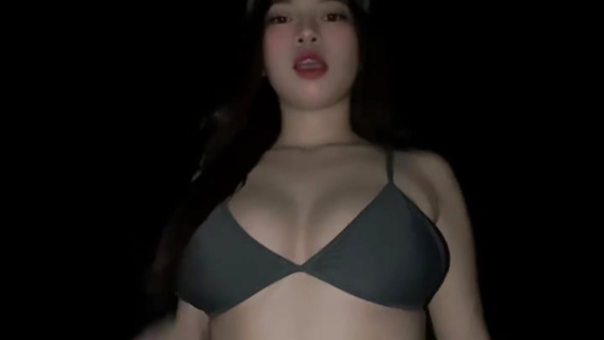 After Hours - video của người mẫu cam MutyaBaby
