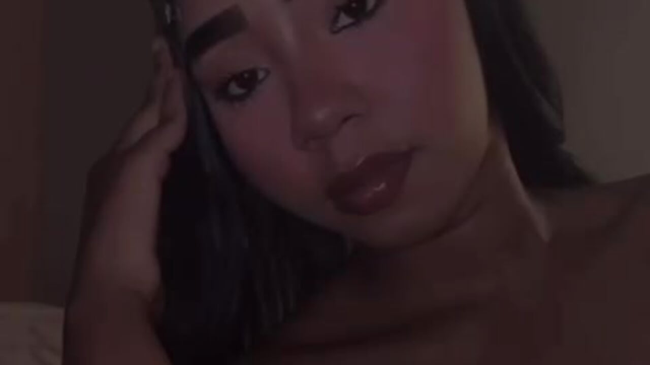 kisses - Vídeo de Zoe_Monnroe, modelo de vídeos