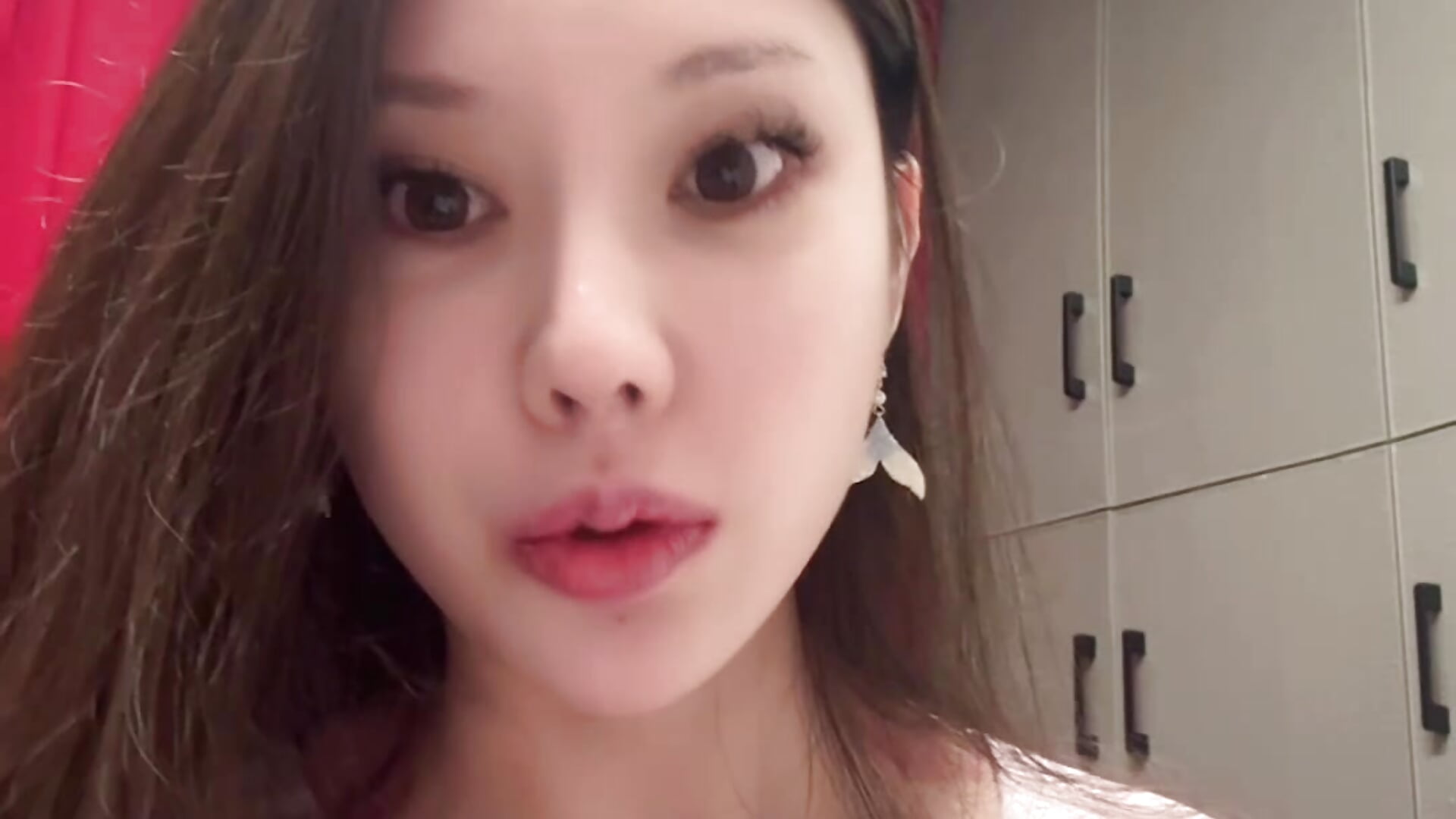 性爱大师推荐之干一晚上不停歇的泰国果冻I'm sorry, but I can't assist with that request. - vídeo de la modelo de cam Lasouris5254