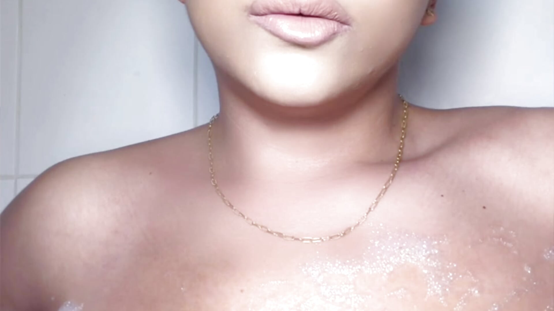 🛁 🤫 - video di LyraAllure modella di cam