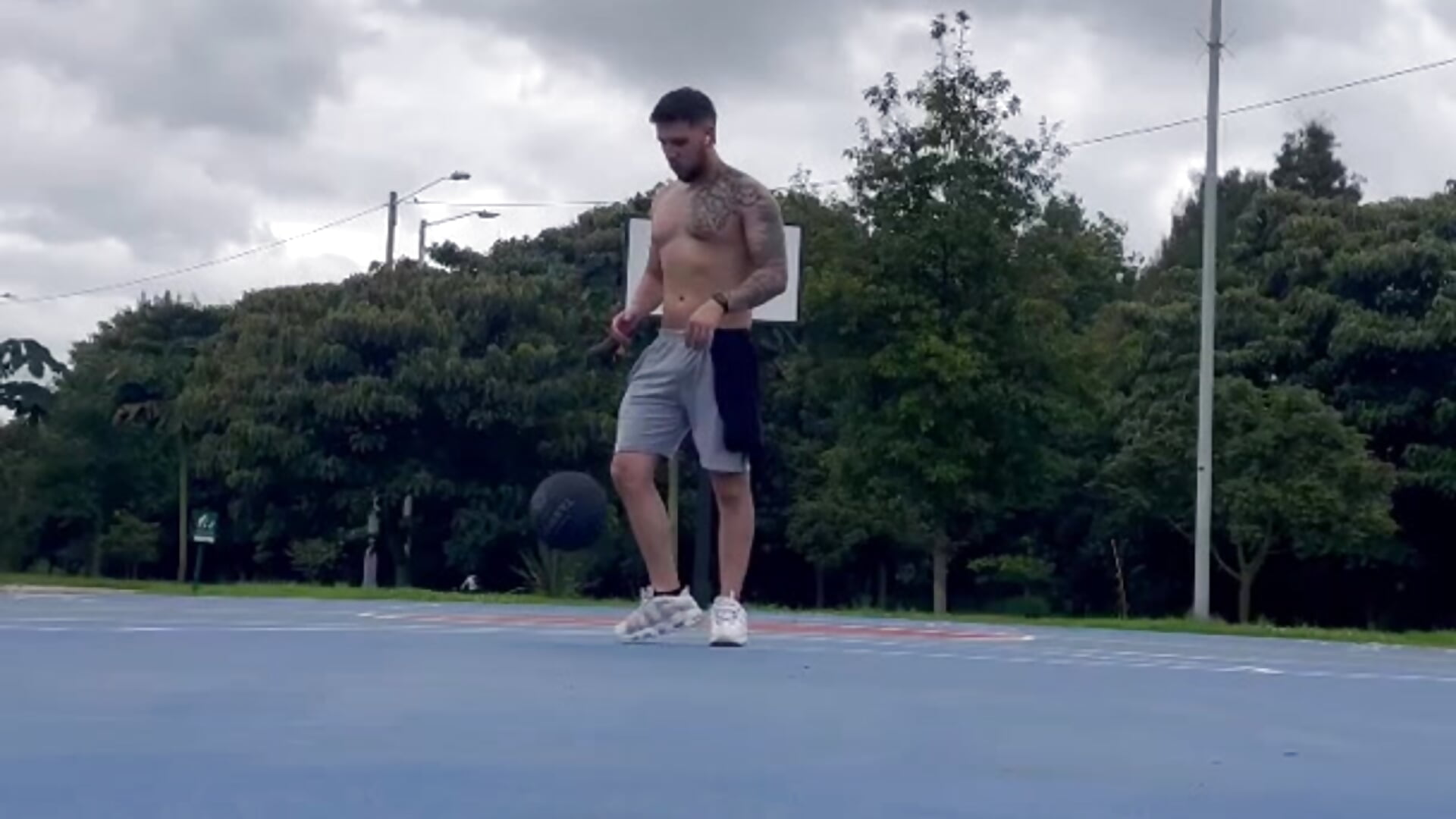 BASKETBALL - vidéo du modèle de showcams Leo05-