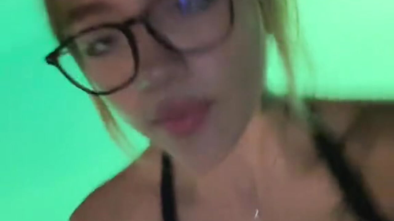 Pool - video van Doll_liaa cam-model
