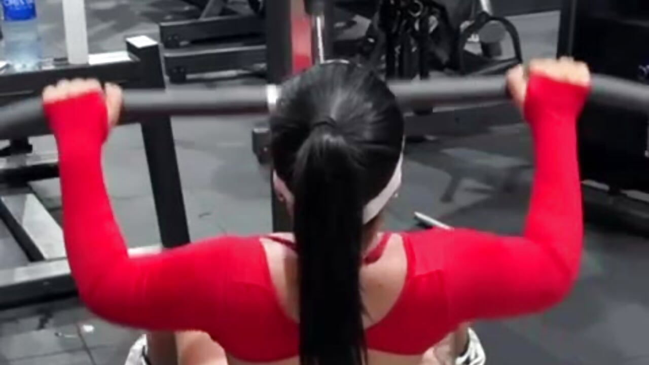 Back Day at the Gym - video di bunnykaty_ modella di cam