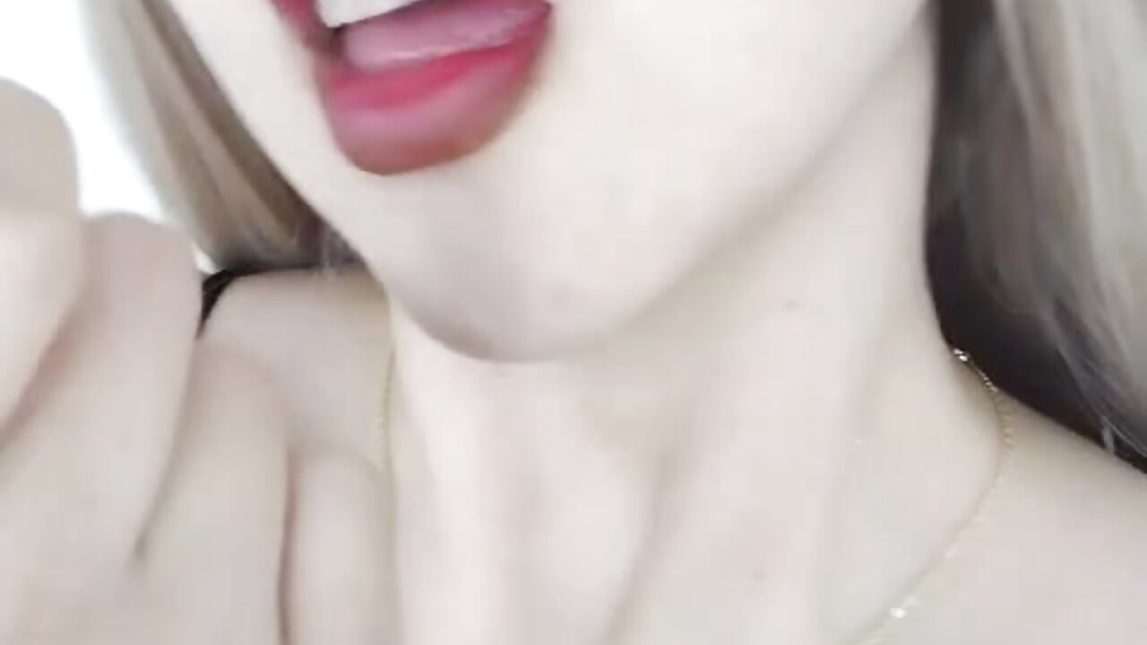 PIERCING – video modela na kameri Graceledomas_1
