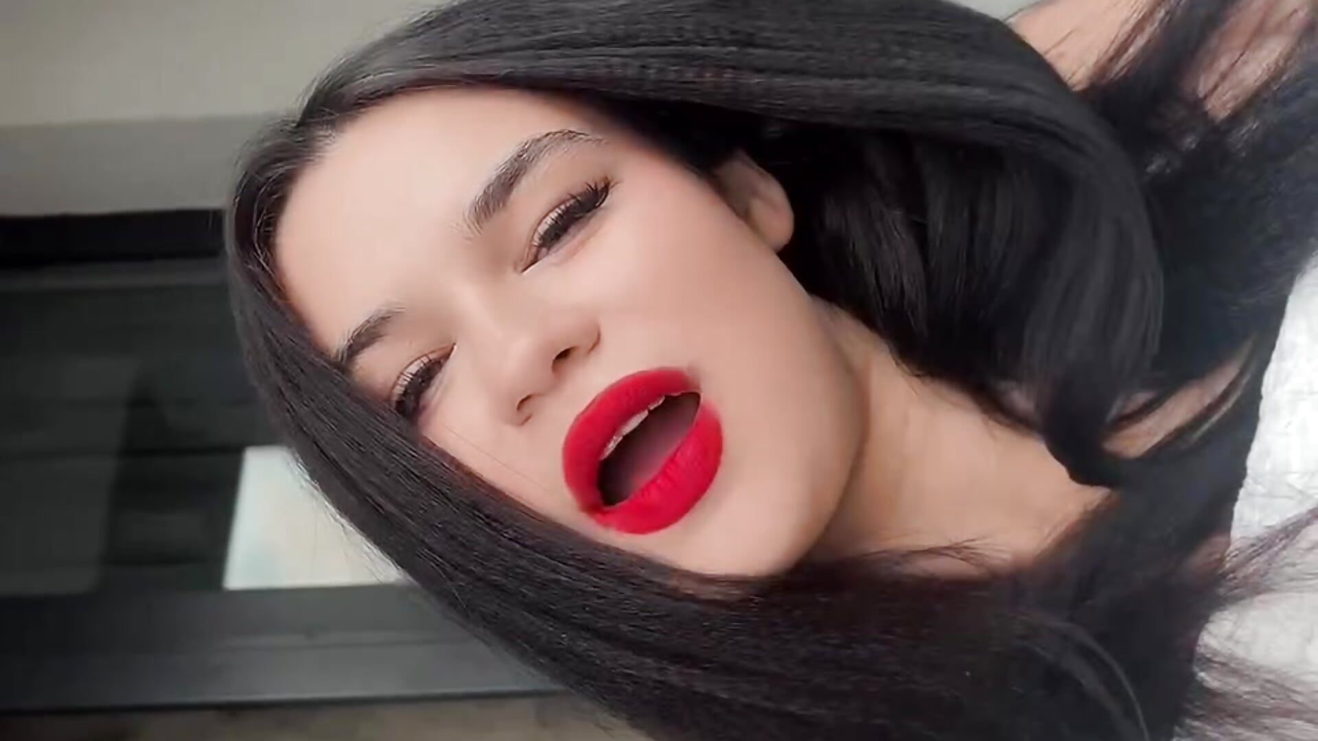 Luna – video af SilkDuo cam-model