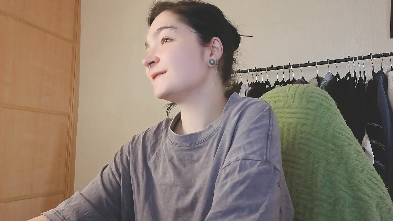 profile-intro-video-1787031223 – видео вебкам-модели luna_moon15
