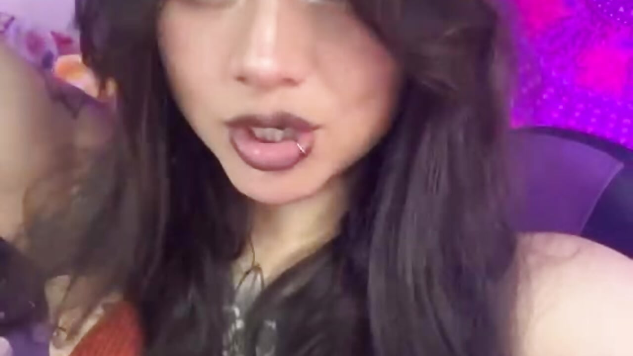 muack! – video od webkamerové modelky valkyrie_moon