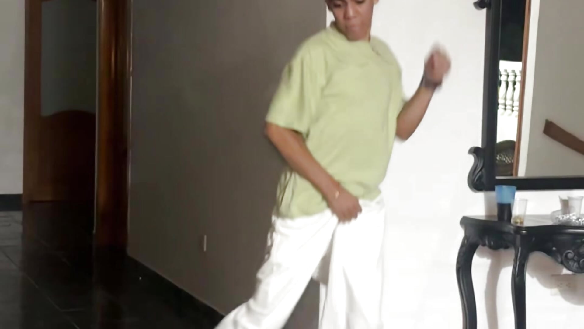 This is me. Dancing, do you like it? - video od modelky/modela Shy_yahi