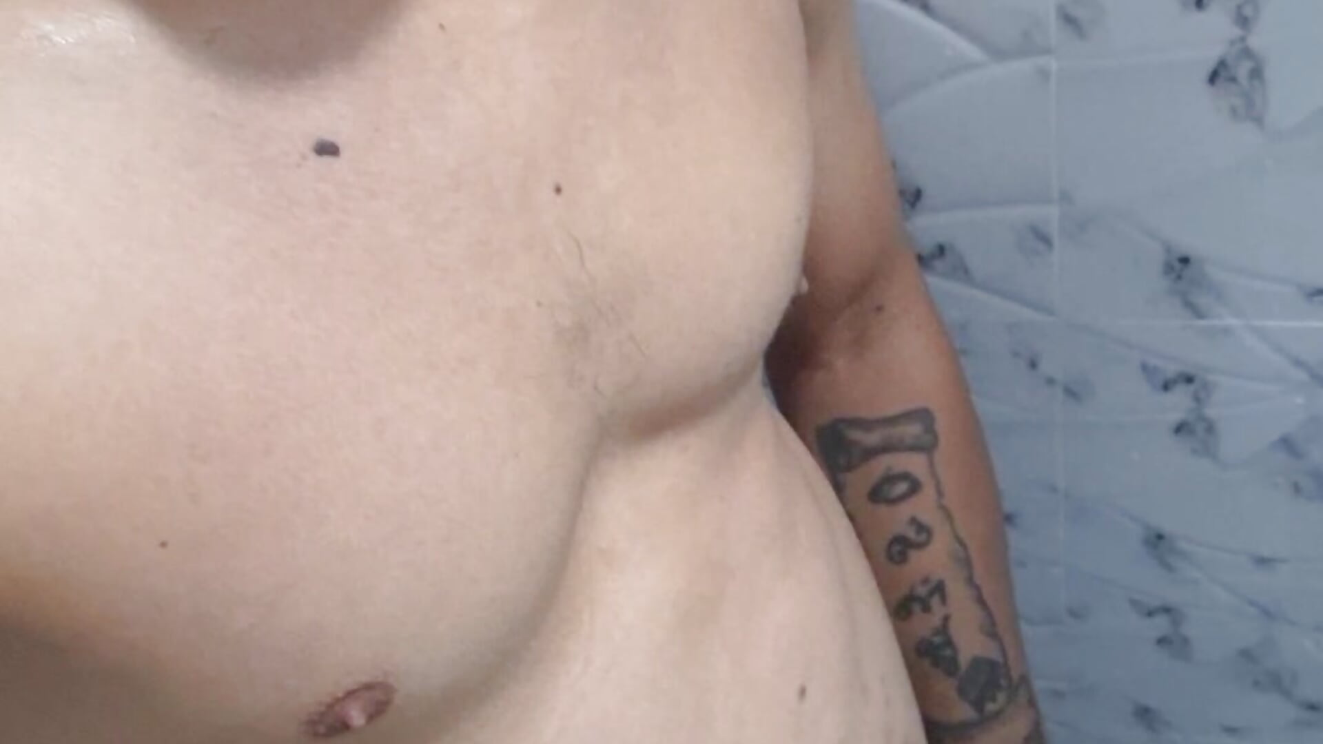 Un bañito - video by Redsaibot