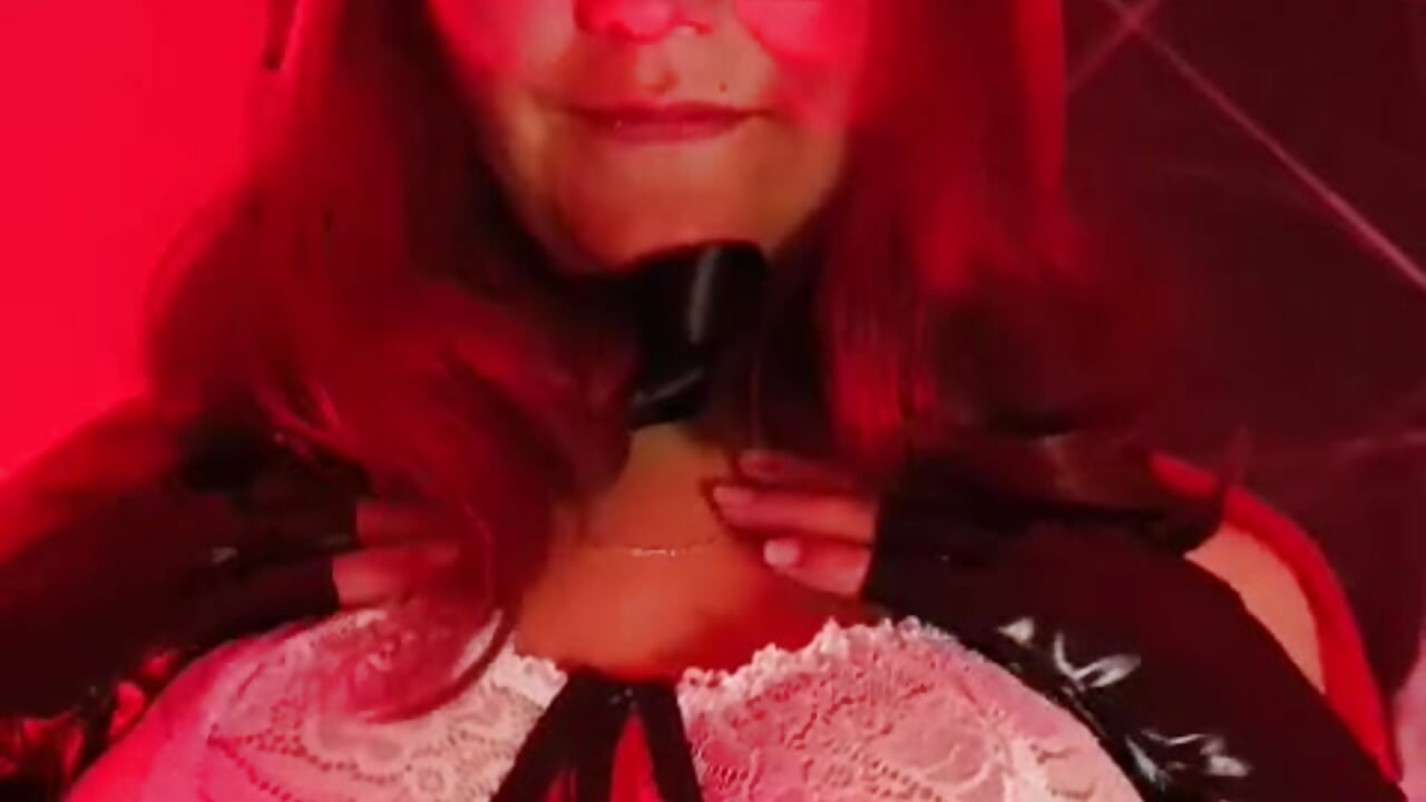 HALLOWEEN - video oleh Teffannia_tay kamera model