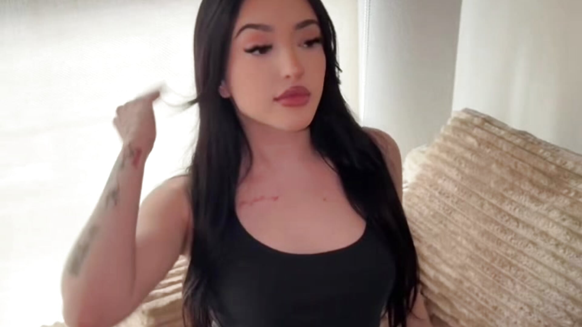 hiiii 🤭 - video by xbiancitax cam model