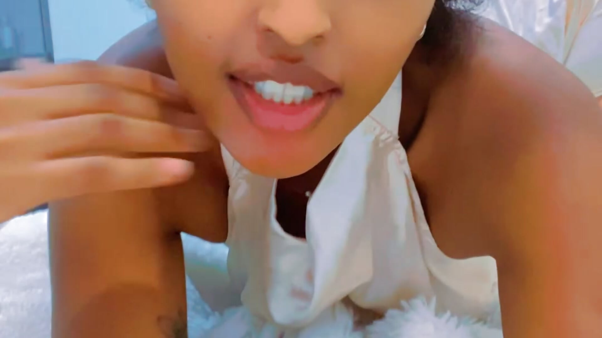Behind the scenes …🫣Arching it perfectly😍💦 - video van Isabel270m cam-model