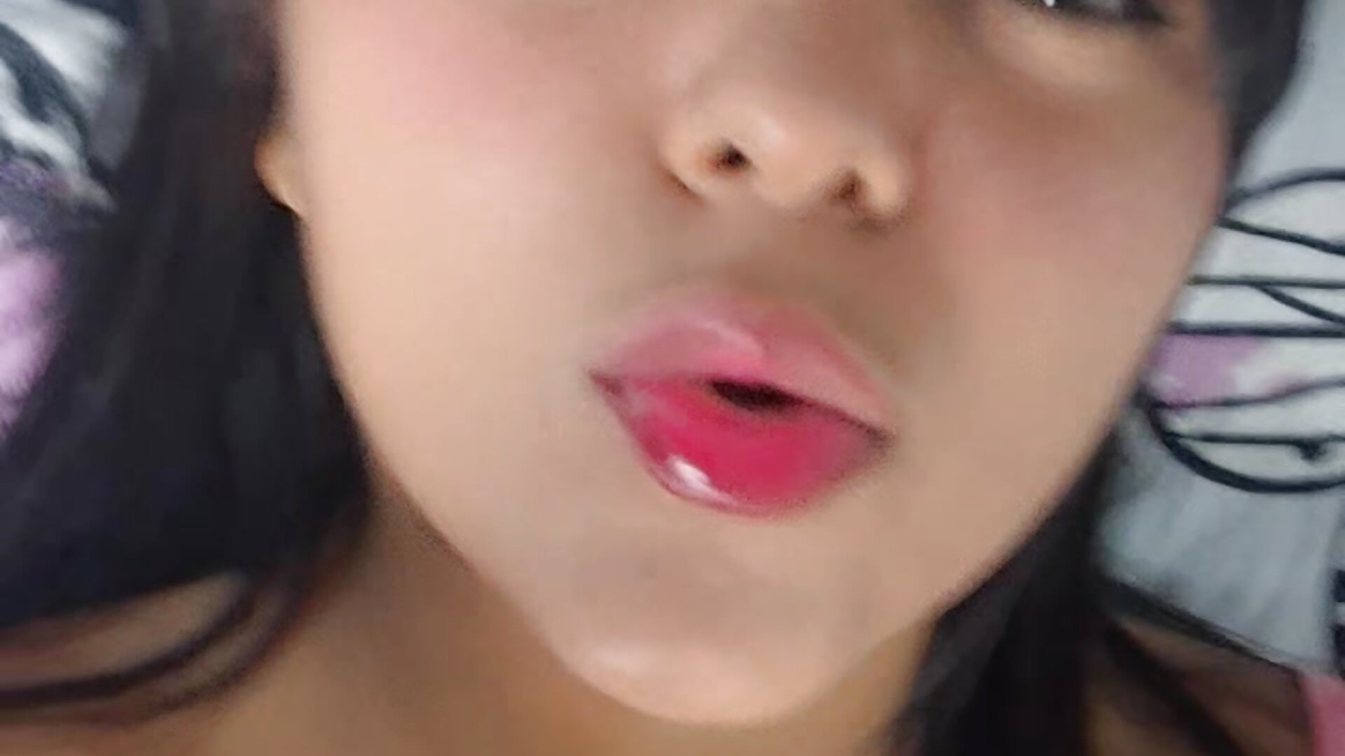 😘😘kisses 😘😘 - Vídeo de Yireth_Sexi, modelo de vídeos
