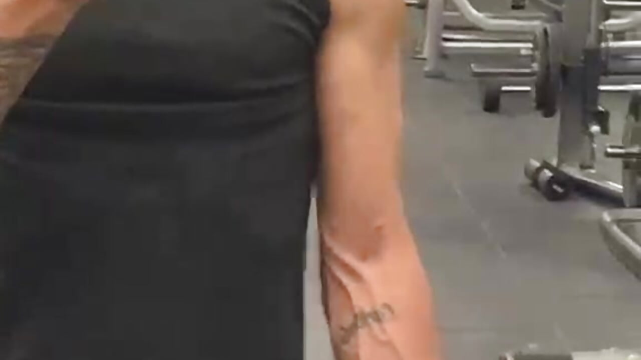 WhatsApp Video 2026-08-22 at 07,32,20 - video oleh model kamera Andrew_Hardy