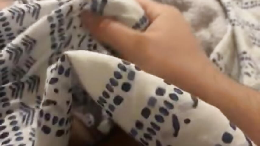 Vídeo em tendência de modelo na câmara tubabylindo 9126