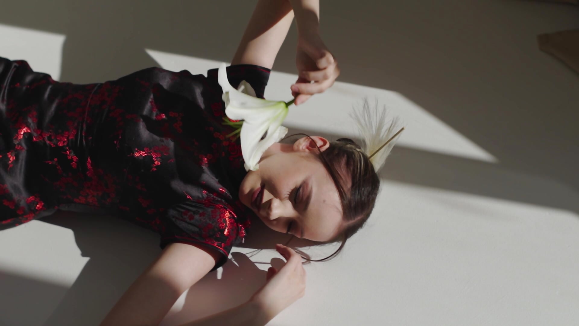 A Lily in Bloom - 視頻由 MilyBily 主播提供