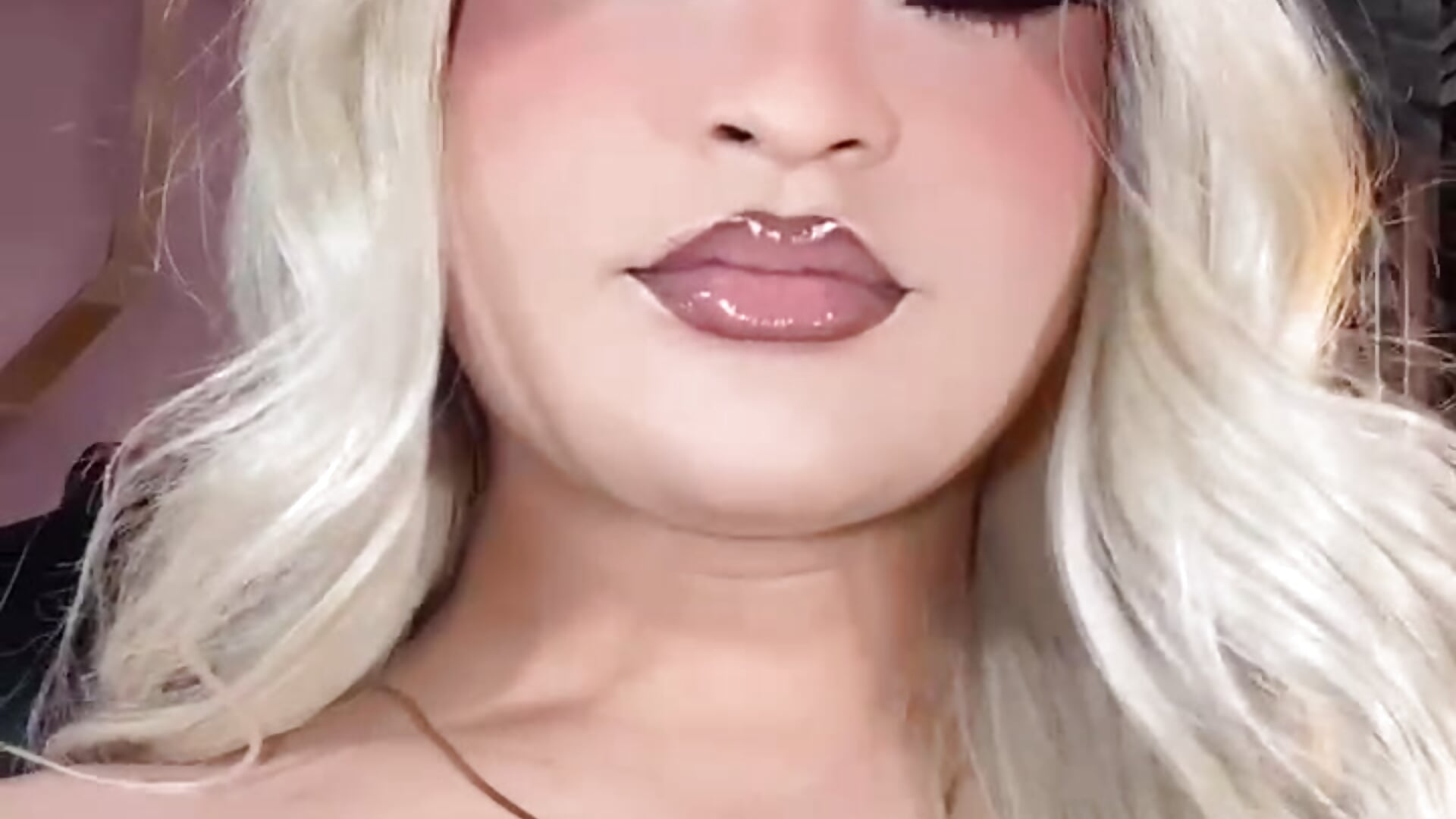 Elody_Preyssler69 adlı kamer modelinin viral videoları:  6512