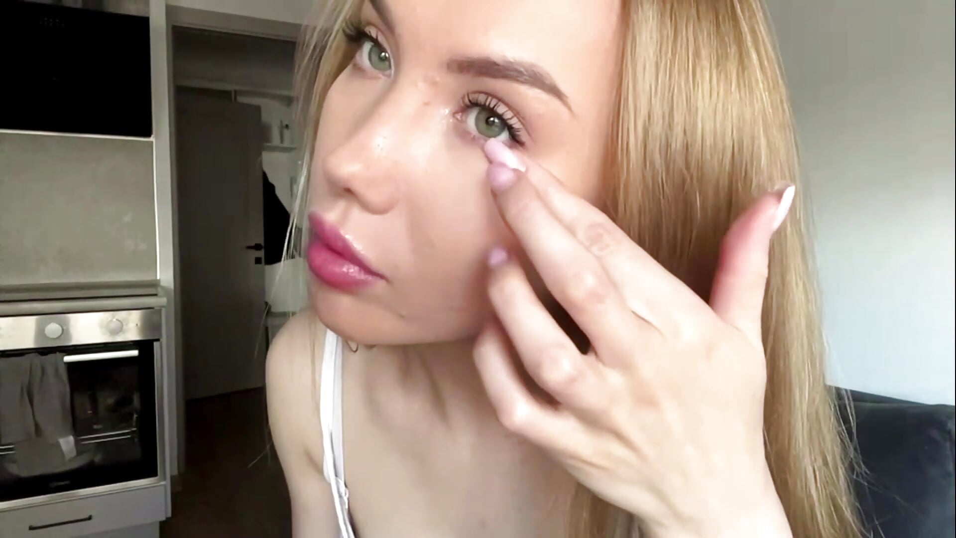 Do you like black or white most? - Vídeo de AdahThomasson, modelo de vídeos