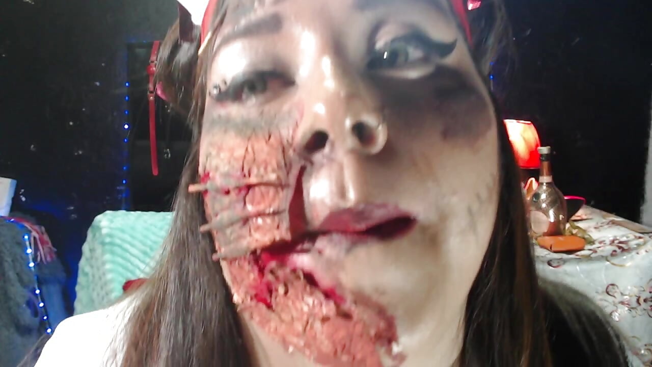 sexy devilish nurse – video od webkamerové modelky LeslyeAdamss