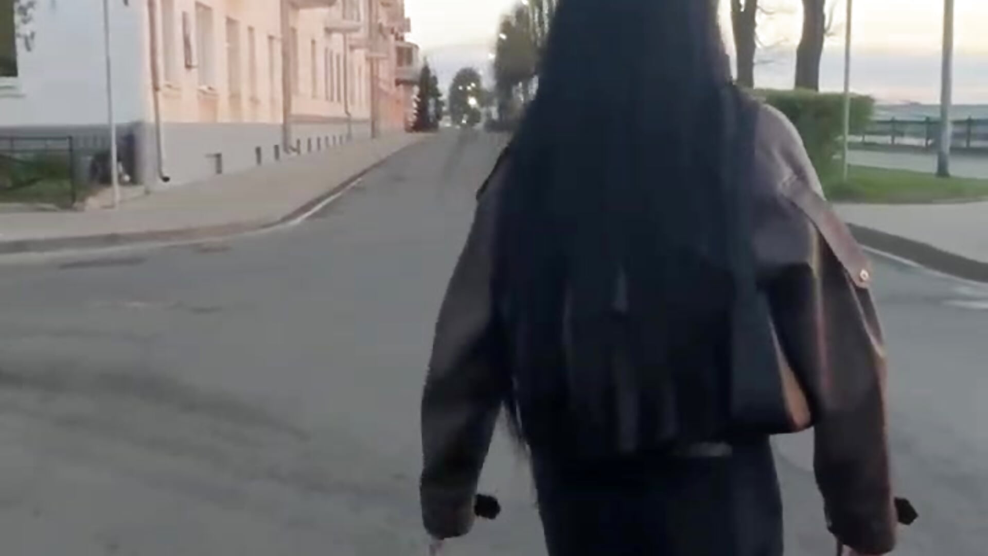 Just walking ✌️ - vidéo du modèle de showcams jenna_pixx