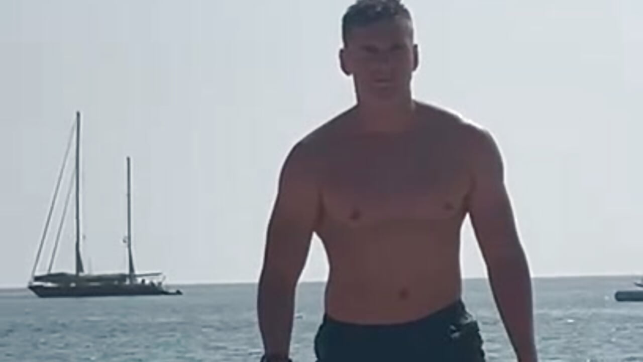 Ocean – video modela na kameri ricky_boltin