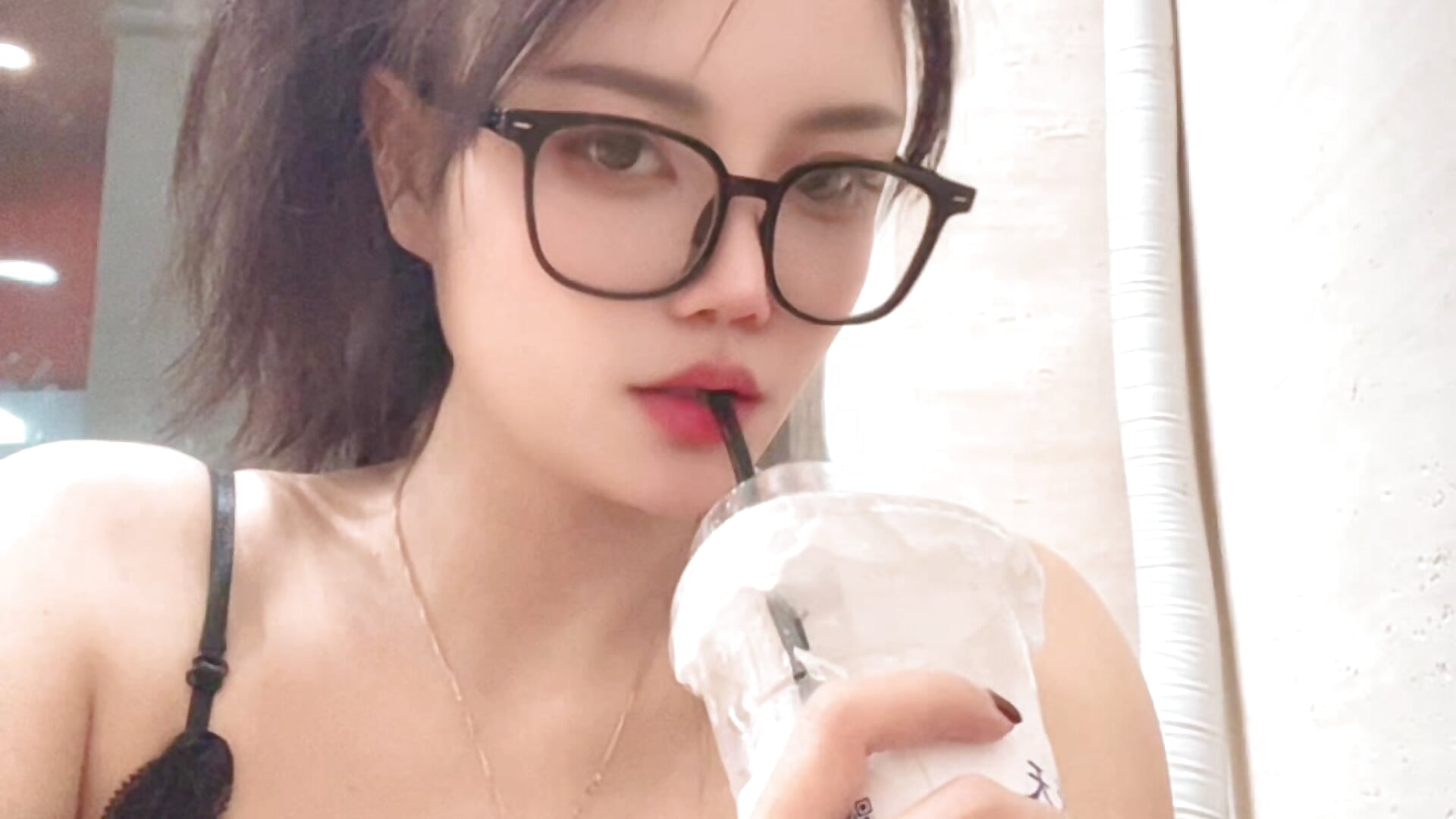Thích trà sữa 1 mình 🫤