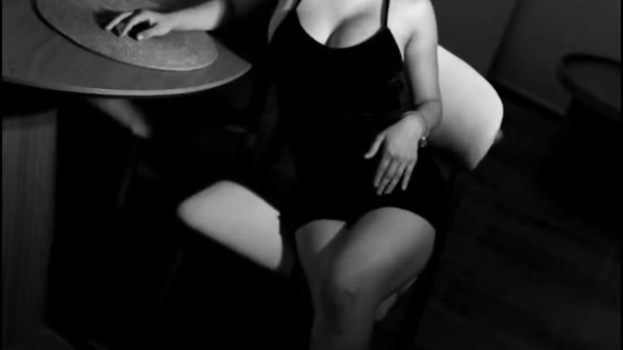 Welcome to my world🌸 - vidéo du modèle de showcams Emma_Lara1