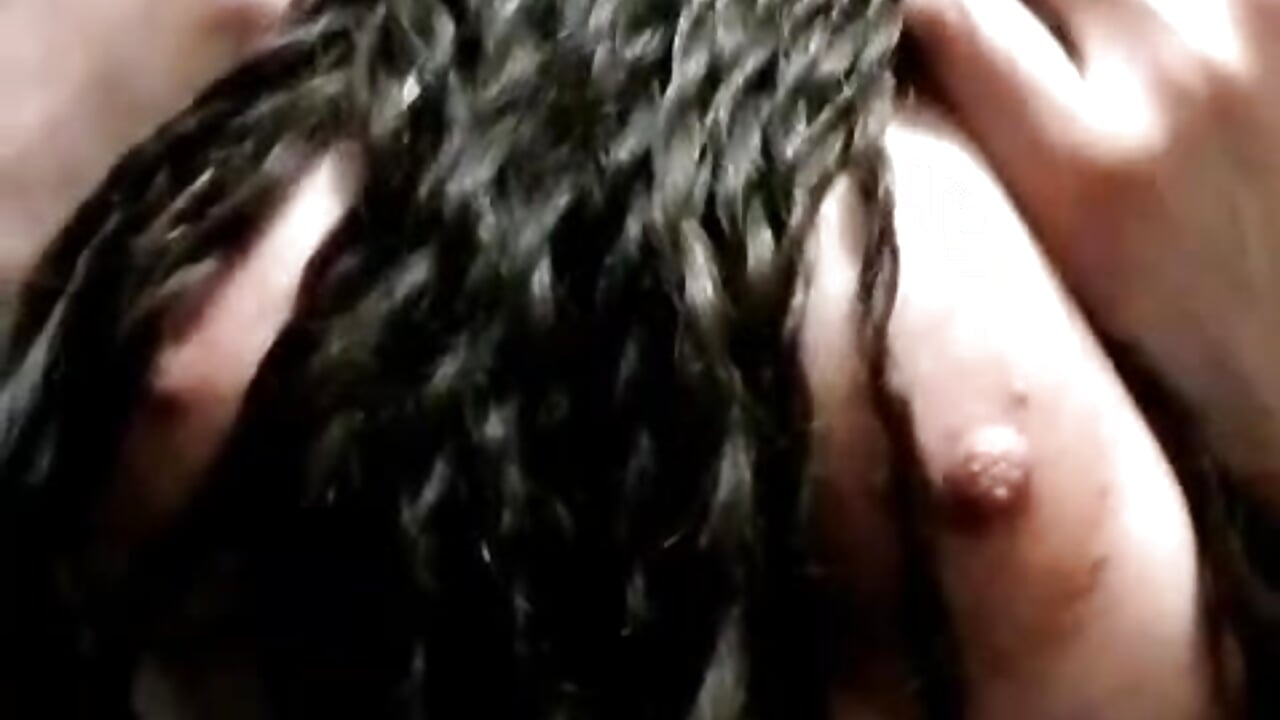 Mira mis pechos ricos – video od webkamerové modelky ScarletVesper